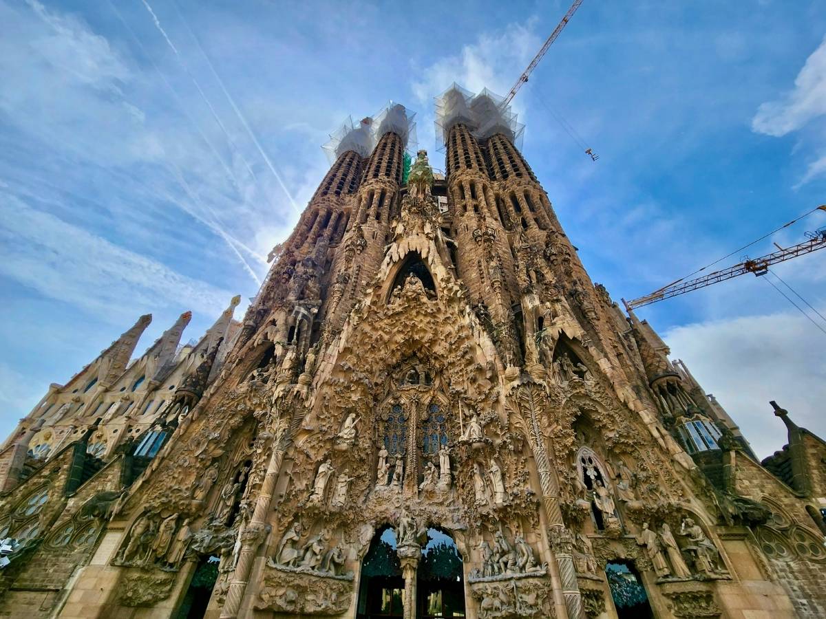 Barcelona Like A Local: The Ultimate Travel Guide